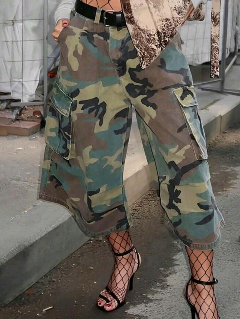 Brand New-No Tags-Camo Wide-Leg Cargo Crop Pants - Green Camo -Never Worn.